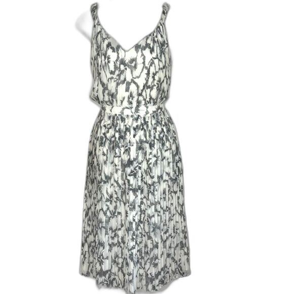 BANANA REPUBLIC FLORAL PLEATED CHIFFON OCCAISION DRESS PETITE SIZE 4 - Picture 1 of 13